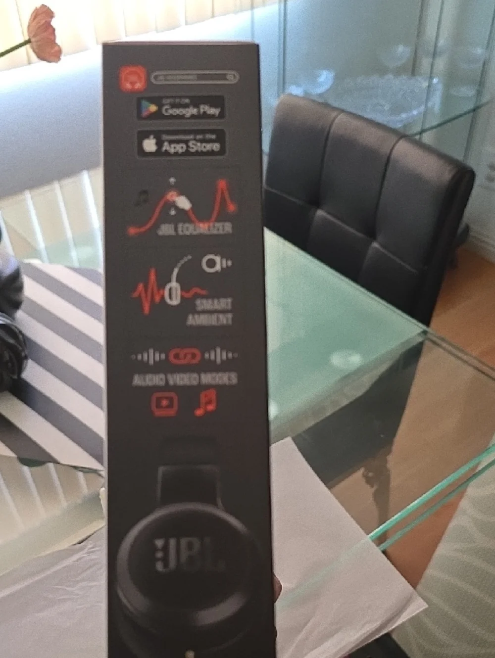 JBL Live 675 Over-Ear Headphones — Black - Picture 3 of 5